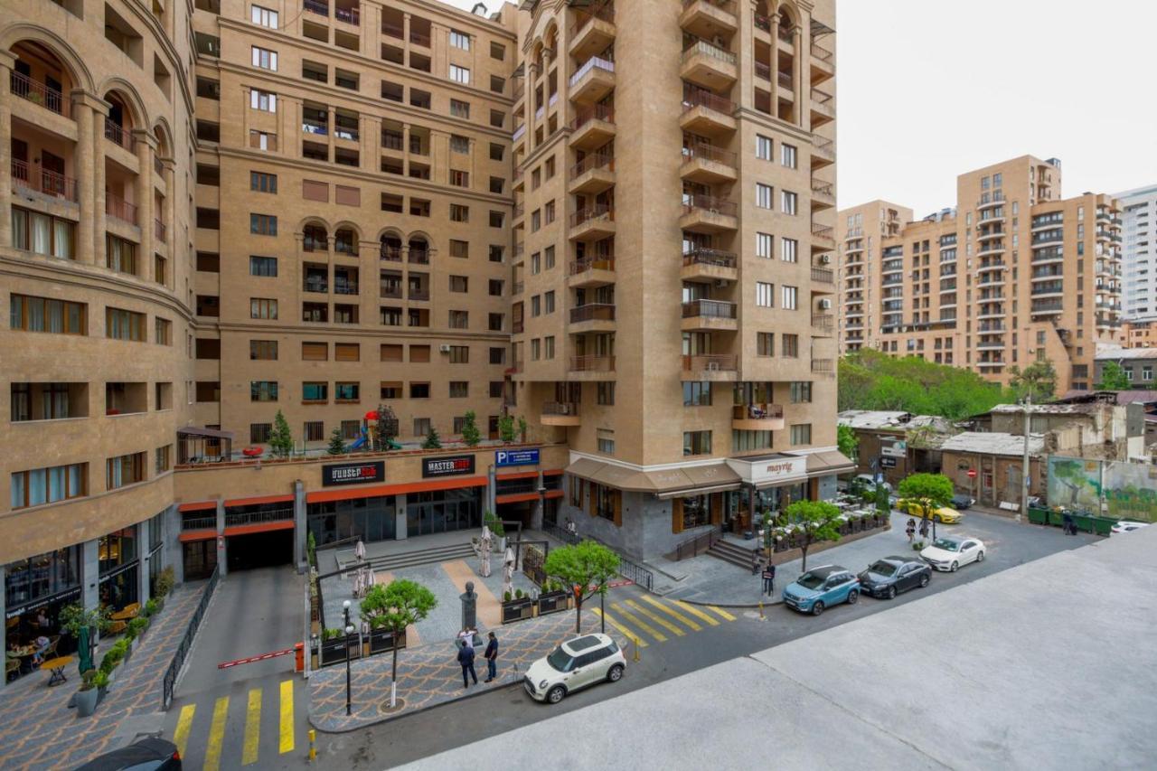 Stay Inn-Apartments On Buzand 17 耶烈万 外观 照片